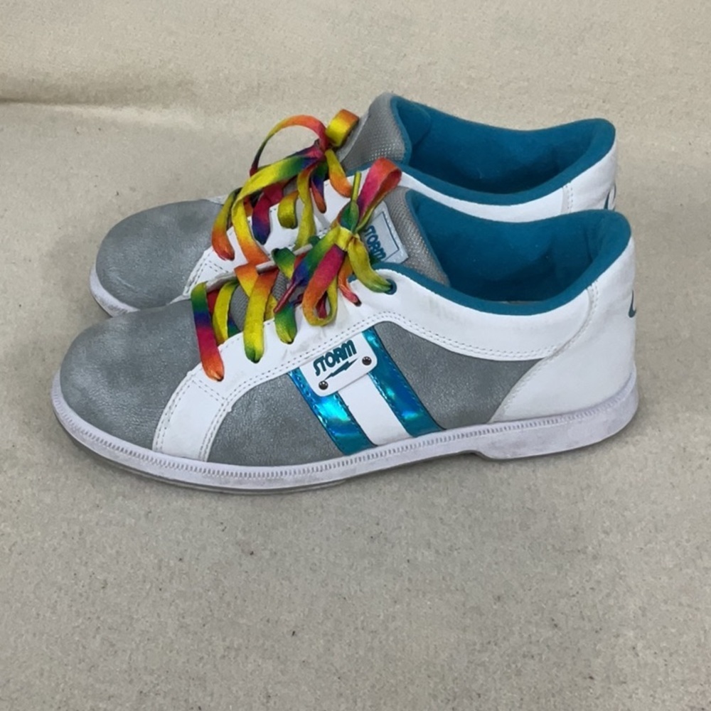 EUC woman’s storm sneakers